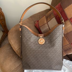 Michael Kors Bowery Large Leather Shoulder Hobo